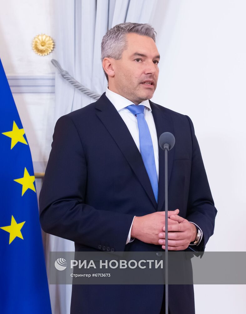 Передача должностных полномочий канцлера Австрии К. Нехаммеру
