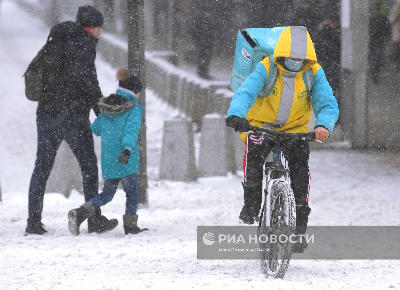 Снег в Москве