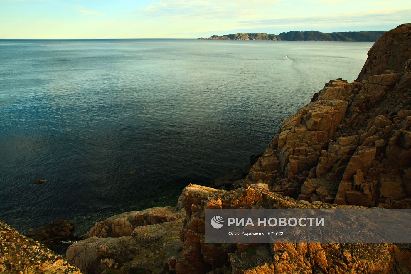 Берег Баренцева моря в районе поселка Териберка