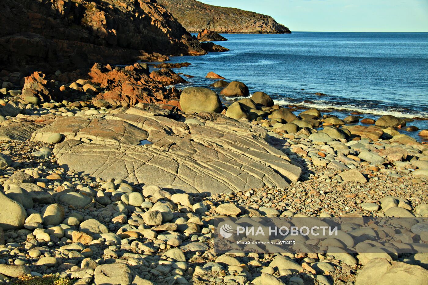 Берег Баренцева моря в районе поселка Териберка