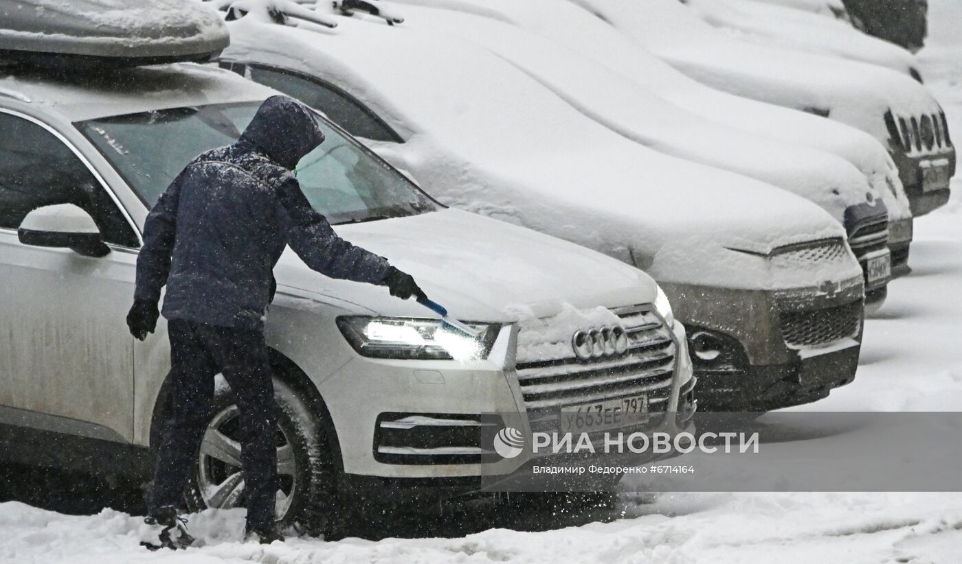 Снег в Москве