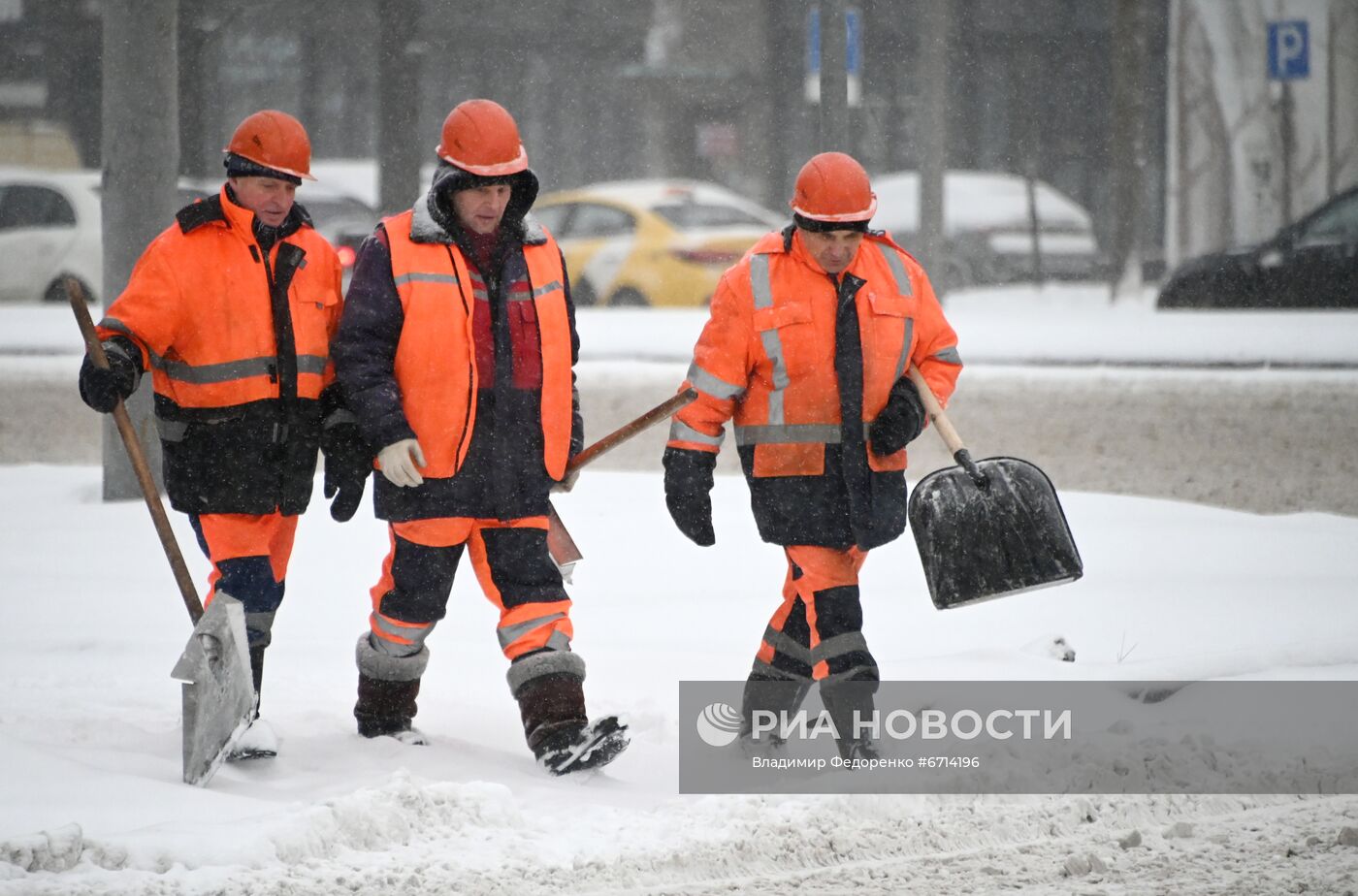 Снег в Москве