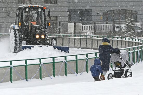 Снег в Москве