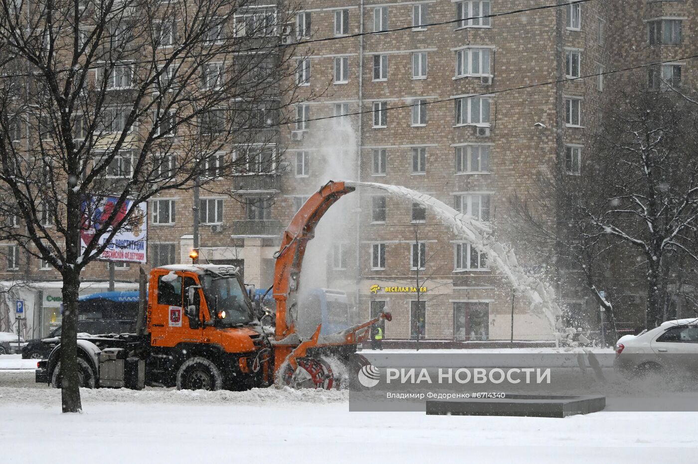 Снег в Москве