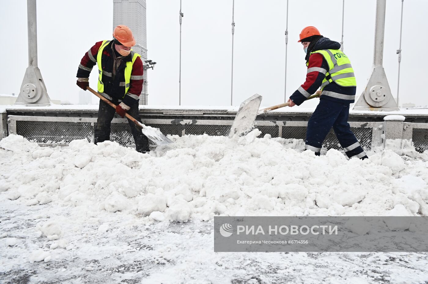 Уборка снега в Москве