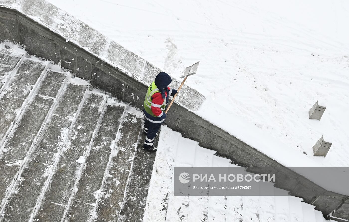 Уборка снега в Москве