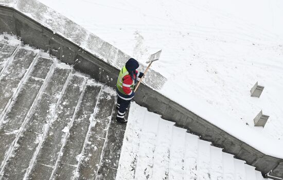 Уборка снега в Москве
