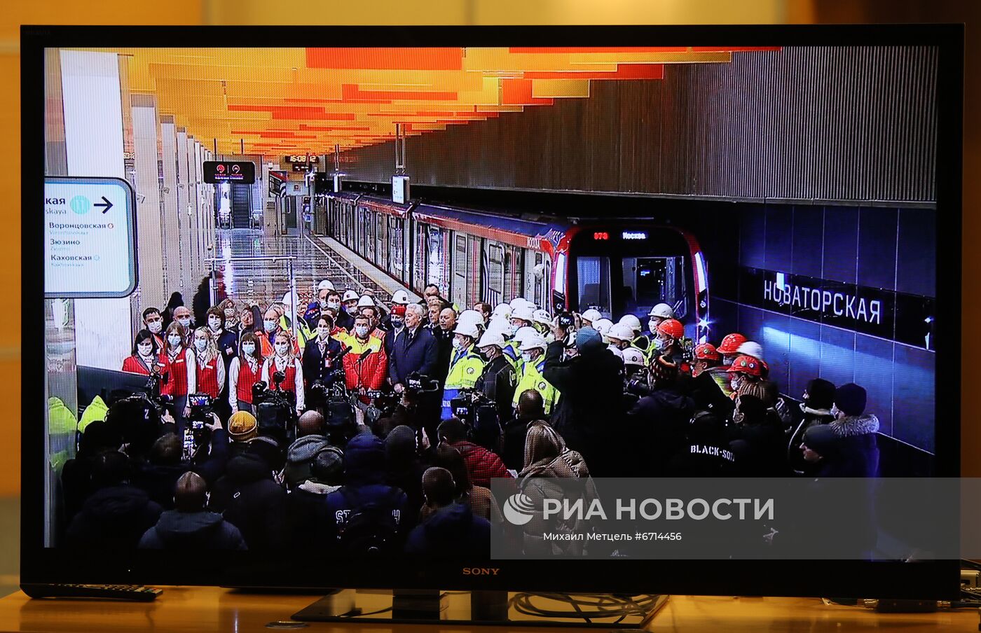 Президент РФ В. Путин в режиме видеосвязи принял участие в церемонии запуска пассажирского движения на новых станциях БКЛ Московского метрополитена