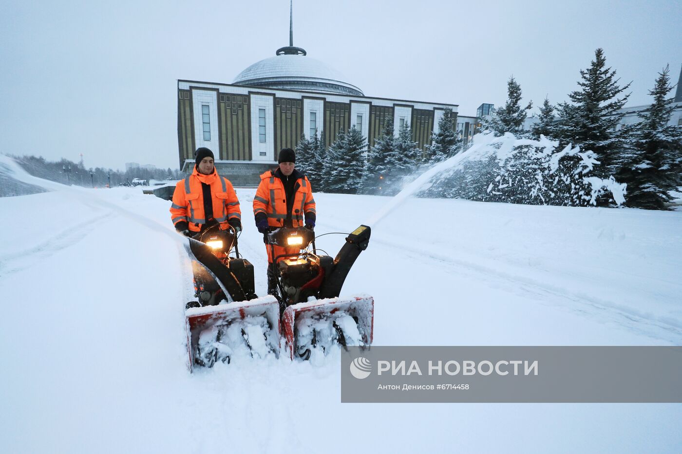 Уборка снега в Москве