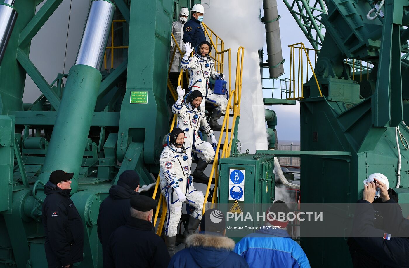 Запуск пилотируемого корабля "Союз МС-20" с японскими туристами с космодрома Байконур