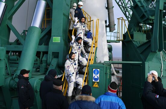 Запуск пилотируемого корабля "Союз МС-20" с японскими туристами с космодрома Байконур