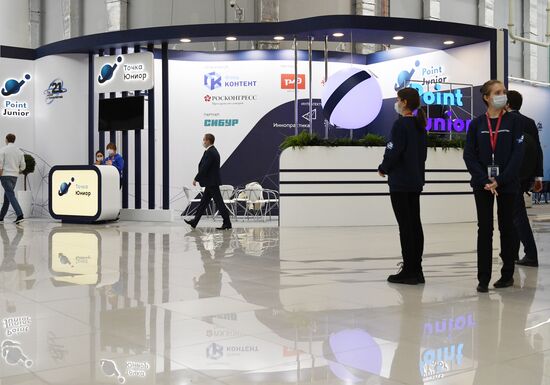 Участники Конгресса молодых ученых в Сочи. Фото могут быть использованы при наличии обязательной ссылки на источник. Место: Россия, Краснодарский край, Сочи. Автор: Алексей Даничев. Конгресс молодых ученых и закрытие Года науки и технологий