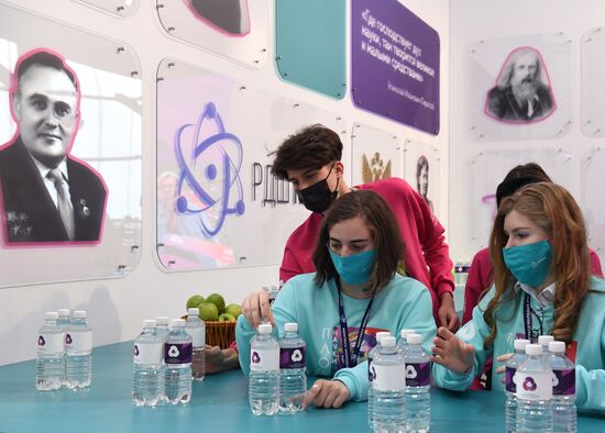 Участники Конгресса молодых ученых в Сочи. Фото могут быть использованы при наличии обязательной ссылки на источник. Место: Россия, Краснодарский край, Сочи. Автор: Александр Кряжев. Конгресс молодых ученых и закрытие Года науки и технологий