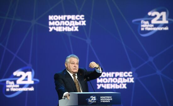 Президент НИЦ "Курчатовский институт" Михаил Ковальчук на пленарной сессии по природоподобным технологиям в рамках Конгресса молодых ученых в Сочи. Фото могут быть использованы при наличии обязательной ссылки на источник.
Место: Россия, Сочи. Автор: Владимир Астапкович. КМУ-2021. Пленарная сессия