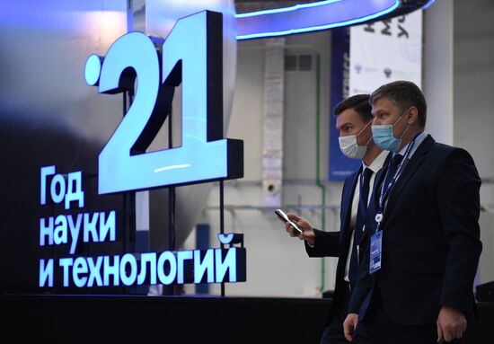 Участники Конгресса молодых ученых в Сочи. Фото могут быть использованы при наличии обязательной ссылки на источник. Место: Россия, Краснодарский край, Сочи. Автор: Александр Кряжев. Конгресс молодых ученых и закрытие Года науки и технологий