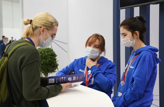 Участники Конгресса молодых ученых в Сочи. Фото могут быть использованы при наличии обязательной ссылки на источник. Место: Россия, Краснодарский край, Сочи. Автор: Алексей Даничев. Конгресс молодых ученых и закрытие Года науки и технологий