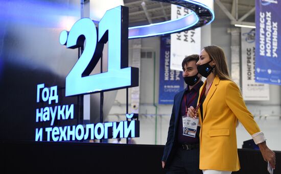 Участники Конгресса молодых ученых в Сочи. Фото могут быть использованы при наличии обязательной ссылки на источник. Место: Россия, Краснодарский край, Сочи. Автор: Александр Кряжев. Конгресс молодых ученых и закрытие Года науки и технологий