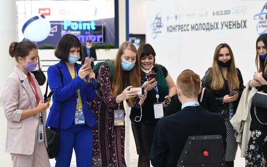 Участники Конгресса молодых ученых в Сочи. Фото могут быть использованы при наличии обязательной ссылки на источник. Место: Россия, Краснодарский край, Сочи. Автор: Александр Кряжев. Конгресс молодых ученых и закрытие Года науки и технологий