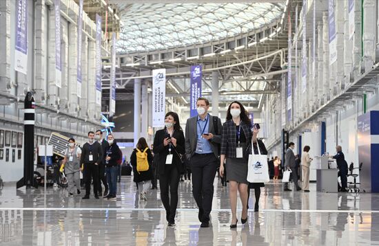 Участники Конгресса молодых ученых в Сочи. Фото могут быть использованы при наличии обязательной ссылки на источник. Место: Россия, Краснодарский край, Сочи. Автор: Екатерина Лызлова. Конгресс молодых ученых и закрытие Года науки и технологий