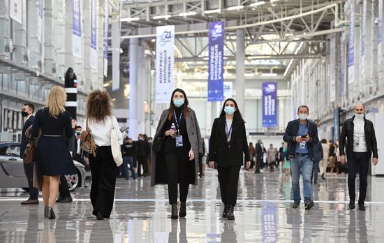 Участники Конгресса молодых ученых в Сочи. Фото могут быть использованы при наличии обязательной ссылки на источник. Место: Россия, Краснодарский край, Сочи. Автор: Екатерина Лызлова. Конгресс молодых ученых и закрытие Года науки и технологий