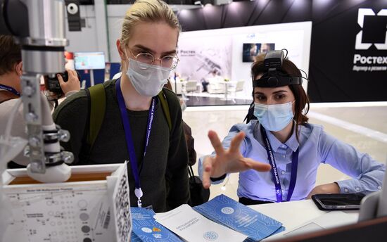 Участники Конгресса молодых ученых в Сочи. Фото могут быть использованы при наличии обязательной ссылки на источник. Место: Россия, Краснодарский край, Сочи. Автор: Александр Кряжев. Конгресс молодых ученых и закрытие Года науки и технологий