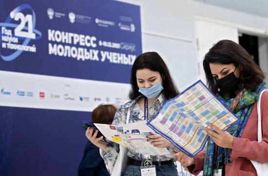 Участники Конгресса молодых ученых в Сочи. Фото могут быть использованы при наличии обязательной ссылки на источник. Место: Россия, Краснодарский край, Сочи. Автор: Владимир Астапкович. Конгресс молодых ученых и закрытие Года науки и технологий