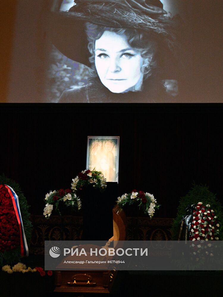 Прощание с Н. Ургант в Александринском театре в Санкт-Петербурге 