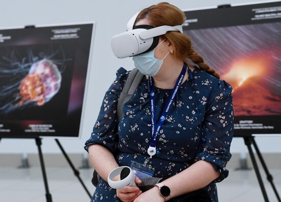 Участница Конгресса молодых ученых в Сочи. Фото могут быть использованы при наличии обязательной ссылки на источник. Место: Россия, Краснодарский край, Сочи. Автор: Евгений Биятов. Конгресс молодых ученых и закрытие Года науки и технологий