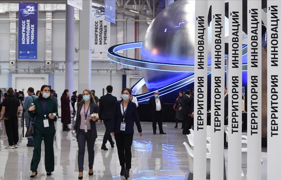 Участники Конгресса молодых ученых в Сочи. Фото могут быть использованы при наличии обязательной ссылки на источник. Место: Россия, Краснодарский край, Сочи. Автор: Александр Кряжев. Конгресс молодых ученых и закрытие Года науки и технологий