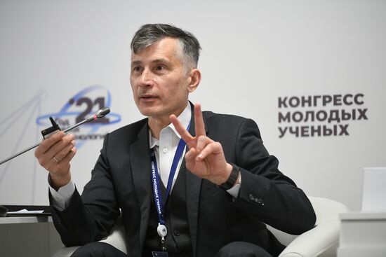 Директор программы "Беспилотные вертолеты" Национального центра вертолетостроения имени М. Л. Миля и Н. И. Камова Владимир Маркин на сессии "Беспилотное будущее-2035" в рамках Конгресса молодых ученых. Фото могут быть использованы при наличии обязательной ссылки на источник. Место: Россия, Краснодарский край, Сочи. Автор: Рамиль Ситдиков. КМУ-2021. Беспилотное будущее-2035