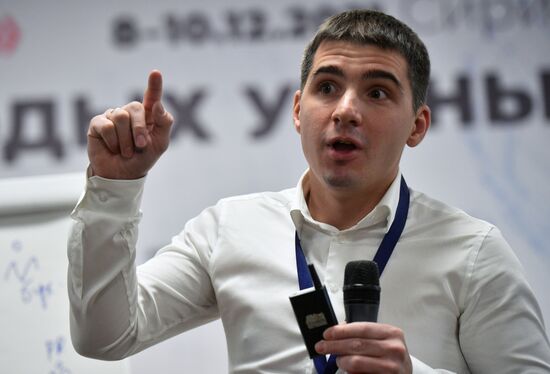 Декан инженерного факультета университета ИТМО Алексей Слобожанюк на пленарной сессии "Не забываем важное: R&D-повестка, коллаборация, система разделения труда, популяризация результатов научной деятельности" в рамках Конгресса молодых ученых в Сочи. Фото могут быть использованы при наличии обязательной ссылки на источник. Место: Россия, Краснодарский край, Сочи. Автор: Константин Михальчевский. КМУ-2021. R&D-повестка, коллаборация, система разделения труда, популяризация результатов научной деятельности
