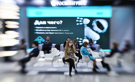 Участники Конгресса молодых ученых в Сочи. Фото могут быть использованы при наличии обязательной ссылки на источник. Место: Россия, Краснодарский край, Сочи. Автор: Алексей Даничев. Конгресс молодых ученых и закрытие Года науки и технологий