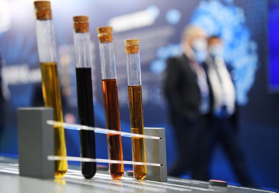 Пробирки на выставке в рамках Конгресса молодых ученых в Сочи. Фото могут быть использованы при наличии обязательной ссылки на источник. Место: Россия, Краснодарский край, Сочи. Автор: Алексей Даничев. Конгресс молодых ученых и закрытие Года науки и технологий