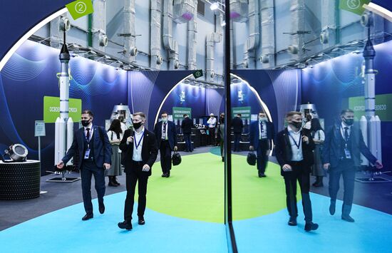 Участники Конгресса молодых ученых в Сочи. Фото могут быть использованы при наличии обязательной ссылки на источник. Место: Россия, Краснодарский край, Сочи. Автор: Алексей Даничев. Конгресс молодых ученых и закрытие Года науки и технологий