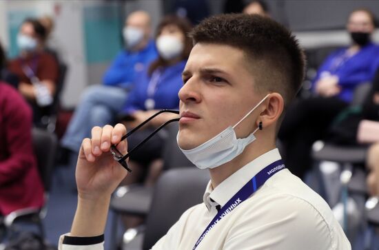 Участник Конгресса молодых ученых в Сочи. Фото могут быть использованы при наличии обязательной ссылки на источник. Место: Россия, Краснодарский край, Сочи. Автор: Михаил Куравлев. Конгресс молодых ученых и закрытие Года науки и технологий