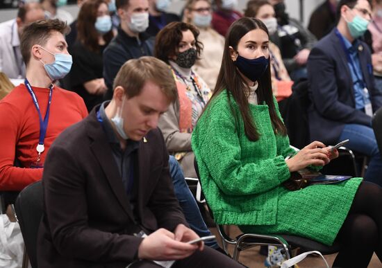 Участники Конгресса молодых ученых в Сочи. Фото могут быть использованы при наличии обязательной ссылки на источник. Место: Россия, Краснодарский край, Сочи. Автор: Евгений Биятов. Конгресс молодых ученых и закрытие Года науки и технологий