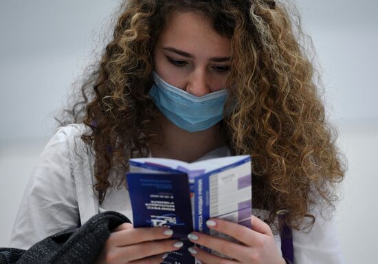 Участница Конгрессе молодых ученых в Сочи. Фото могут быть использованы при наличии обязательной ссылки на источник. Место: Россия, Краснодарский край, Сочи. Автор: Александр Кряжев. Конгресс молодых ученых и закрытие Года науки и технологий