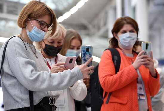 Участники Конгресса молодых ученых в Сочи. Фото могут быть использованы при наличии обязательной ссылки на источник. Место: Россия, Краснодарский край, Сочи. Автор: Александр Кряжев. Конгресс молодых ученых и закрытие Года науки и технологий