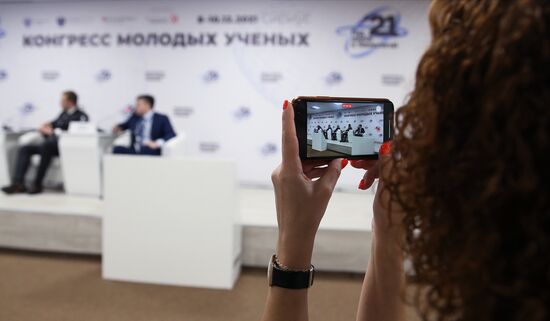 Участники Конгресса молодых ученых в Сочи. Фото могут быть использованы при наличии обязательной ссылки на источник. Место: Россия, Краснодарский край, Сочи. Автор: Виталий Тимкив. Конгресс молодых ученых и закрытие Года науки и технологий