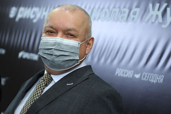 Открытие выставки "Нюрнберг. Начало мира. Международный военный трибунал в рисунках Н. Жукова"