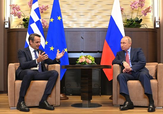 Президент РФ В. Путин встретился с премьер-министром Греции К. Мицотакисом в Сочи