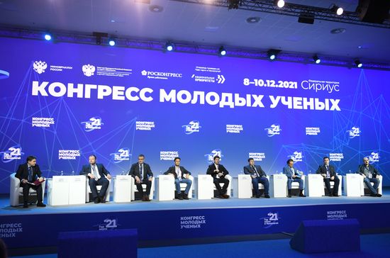 Участники пленарной сессии тематического месяца - "Май" в рамках Конгресса молодых ученых в Сочи. Фото могут быть использованы при наличии обязательной ссылки на источник. Место: Россия, Краснодарский край, Сочи. Автор: Павел Бедняков. КМУ-2021. Пленарная сессия тематического месяца - "Май"