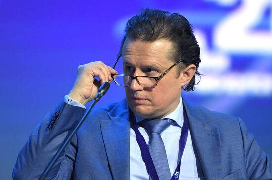 Главный конструктор АО "ЦКБ МТ Рубин" Дмитрий Семенов на пленарной сессии тематического месяца - "Май" в рамках Конгресса молодых ученых в Сочи. Фото могут быть использованы при наличии обязательной ссылки на источник. Место: Россия, Краснодарский край, Сочи. Автор: Павел Бедняков. КМУ-2021. Пленарная сессия тематического месяца - "Май"