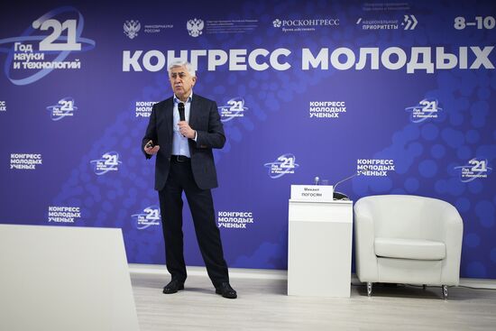 Ректор ФГБОУ ВО "Московский авиационный институт (национальный исследовательский университет)" Михаил Погосян на лекции "Авиакосмические технологии будущего: что "взлетит" к 2030 году?" в рамках Конгресса молодых ученых в Сочи. Фото могут быть использованы при наличии обязательной ссылки на источник. Место: Россия, Краснодарский край, Сочи. Автор: Виталий Тимкив. КМУ-2021. Лекции