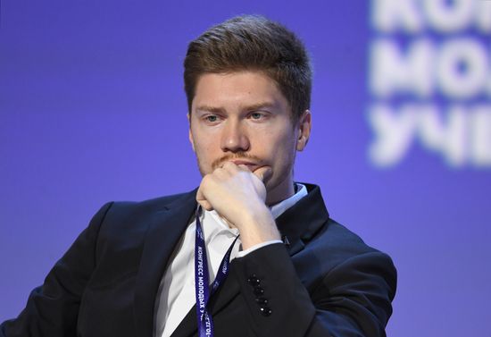 Руководитель проекта Фонда перспективных исследований Григорий Макеич на пленарной сессии тематического месяца - "Май" в рамках Конгресса молодых ученых в Сочи. Фото могут быть использованы при наличии обязательной ссылки на источник. Место: Россия, Краснодарский край, Сочи. Автор: Павел Бедняков. КМУ-2021. Пленарная сессия тематического месяца - "Май"