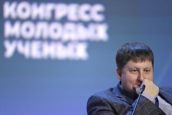 Кандидат технических наук, ведущий научный сотрудник ФГБУН "Институт теплофизики им. С.С. Кутателадзе" Сибирского отделения РАН Денис Вавилов на пленарной сессии тематического месяца - "Май" в рамках Конгресса молодых ученых в Сочи. Фото могут быть использованы при наличии обязательной ссылки на источник. Место: Россия, Краснодарский край, Сочи. Автор: Павел Бедняков. КМУ-2021. Пленарная сессия тематического месяца - "Май"