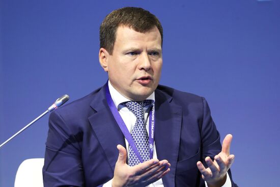 Председатель правления ООО "УК "РОСНАНО" Сергей Куликов на пленарной сессии тематического месяца – "Июнь" в рамках Конгресса молодых ученых в Сочи. Фото могут быть использованы при наличии обязательной ссылки на источник. Место: Россия, Краснодарский край, Сочи. Автор: Анатолий Медведь. КМУ-2021. Пленарная сессия тематического месяца – "Июнь"
