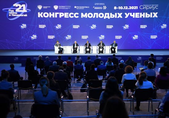 Участники пленарной сессии тематического месяца - "Июль" в рамках Конгресса молодых ученых в Сочи. Фото могут быть использованы при наличии обязательной ссылки на источник. Место: Россия, Краснодарский край, Сочи. Автор: Павел Бедняков. КМУ-2021. Пленарная сессия тематического месяца - "Июль"