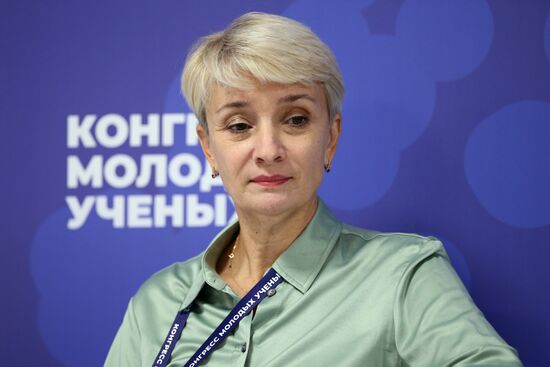 Директор по продуктам Лаборатории интернета вещей ПАО Сбербанк Наталья Сельцова на лекции "IoT, 5G, eSIM модные слова или полезная трансформирующая реальность?" в рамках Конгресса молодых ученых в Сочи. Фото могут быть использованы при наличии обязательной ссылки на источник. Место: Россия, Краснодарский край, Сочи. Автор: Виталий Тимкив. КМУ-2021. Лекции