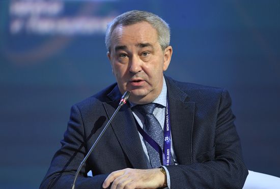 Доктор географических наук, декан географического факультета ФГБОУ ВО "Московский государственный университет имени М.В. Ломоносова" Сергей Добролюбов на пленарной сессии тематического месяца - "Июль" в рамках Конгресса молодых ученых в Сочи. Фото могут быть использованы при наличии обязательной ссылки на источник. Место: Россия, Краснодарский край, Сочи. Автор: Павел Бедняков. КМУ-2021. Пленарная сессия тематического месяца - "Июль"